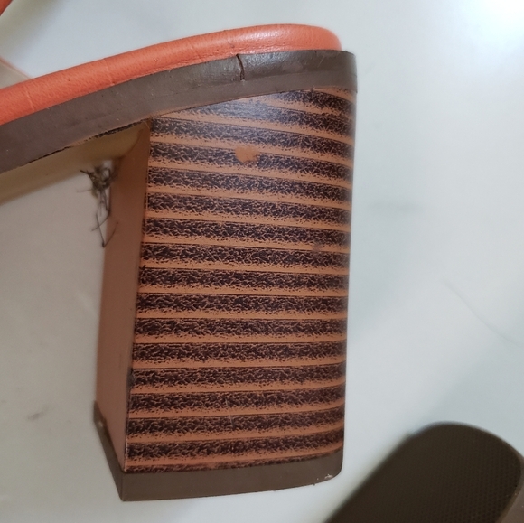 Halston Coral Strappy Block Heel Sandals Sz 9 Vegan Leather Croc - Picture 8 of 10